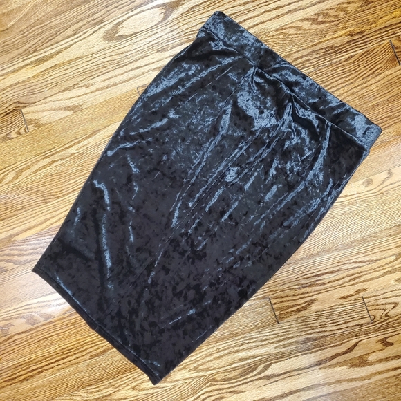 Torrid Velvet Pencil Skirt size 1 - Picture 2 of 5